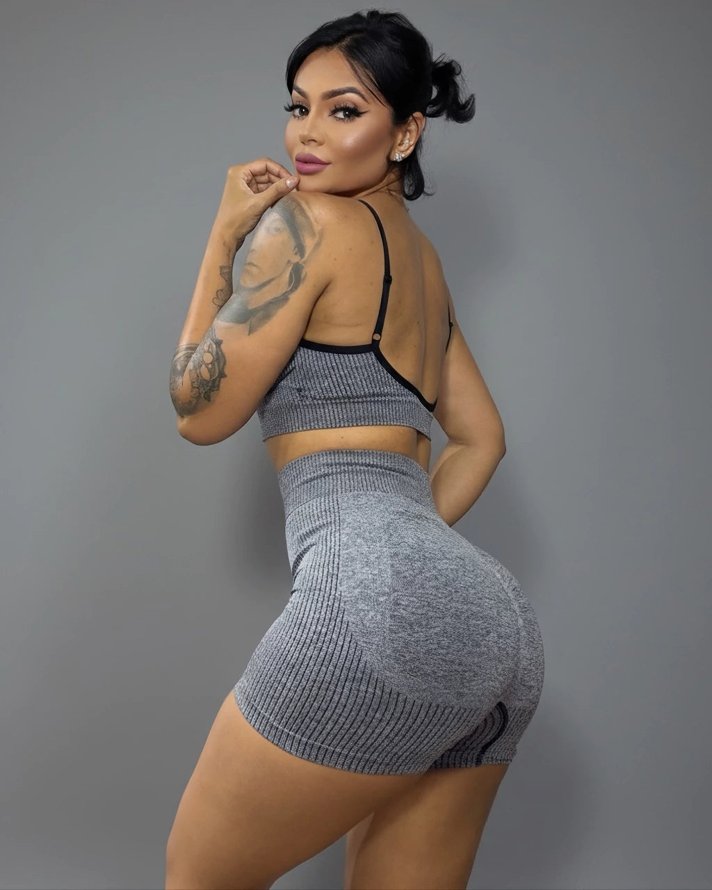Conjunto Top + Shorts Fitness Feminino Empina Bumbum – Poliamida Premium e Zero Transparência