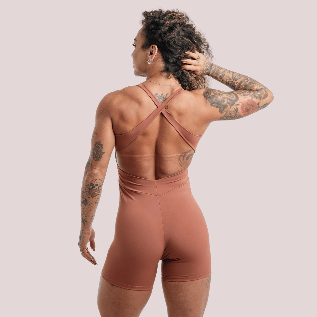 Macaquinho Lírio - Fitness Feminino - Modelo Alongado