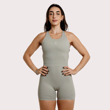 Macaquinho Lírio - Fitness Feminino - Modelo Alongado