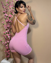 Macaquinho Fitness Virginia – Alças Trançadas, Costas Abertas e Bolsos Laterais