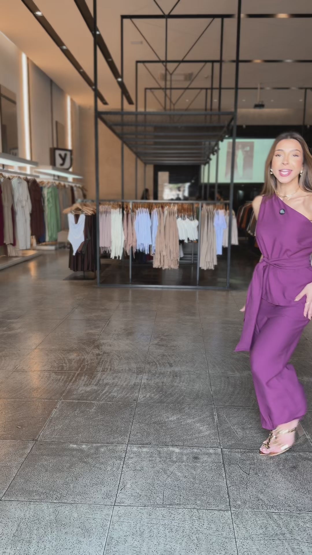 Conjunto Calça Jogger e Blusa Manga Única Com Cinto